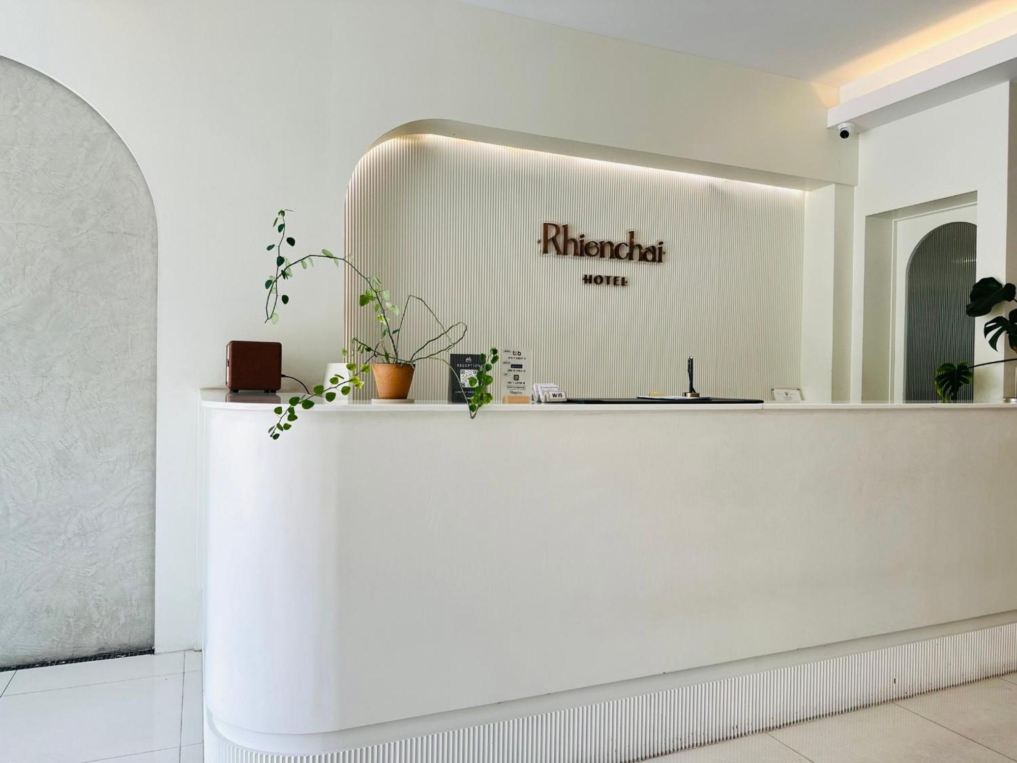Rhienchai Place Hotel Szuratthani Kültér fotó
